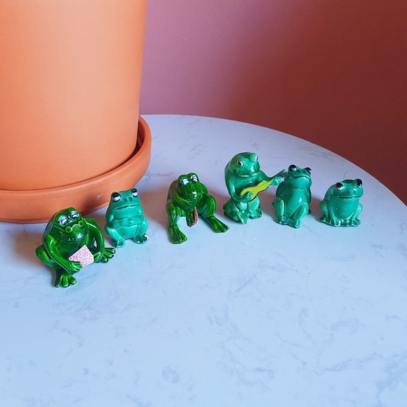 Other - Wooden painted mini frogs